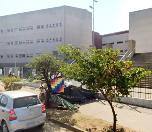 ARGENTINA: El caso de la niña de 12 años que fue abusada y se encadenó a un edificio judicial para evitar la interrupción de su embarazo